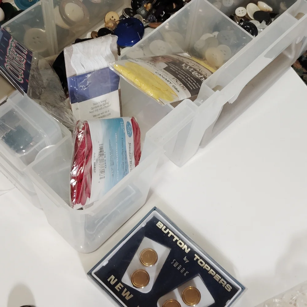 Assorted Button Collection - Picture 12 of 15